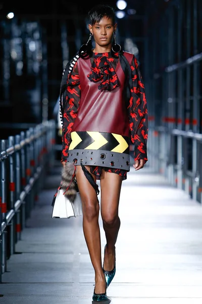 Look 14